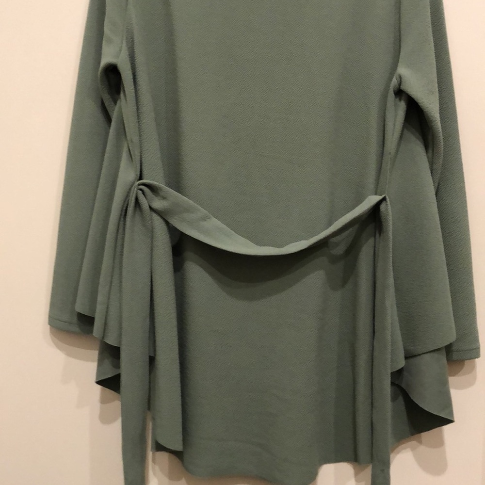 Cute blouse - Picture 4 of 4